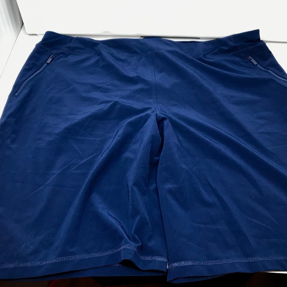 Chico's Navy  Zenergy Golf Shorts Sz 20